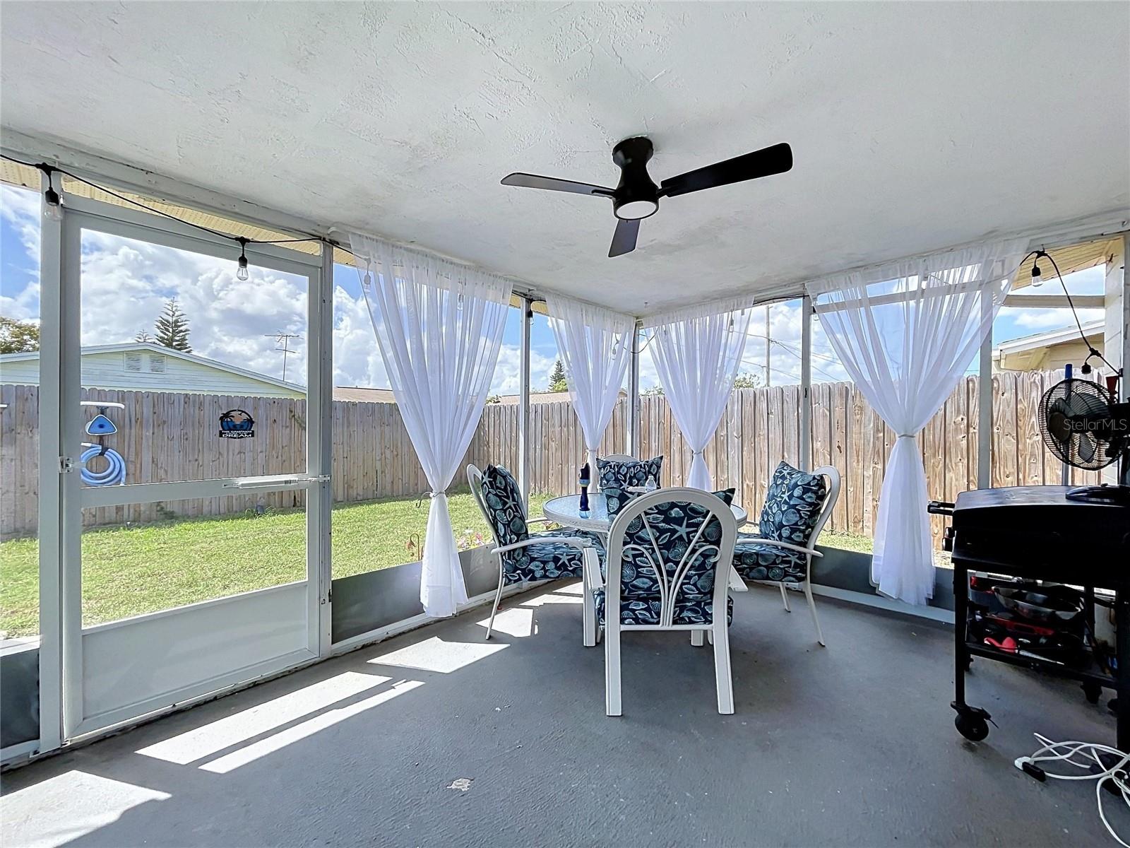3748 REDWOOD DR — photo 24