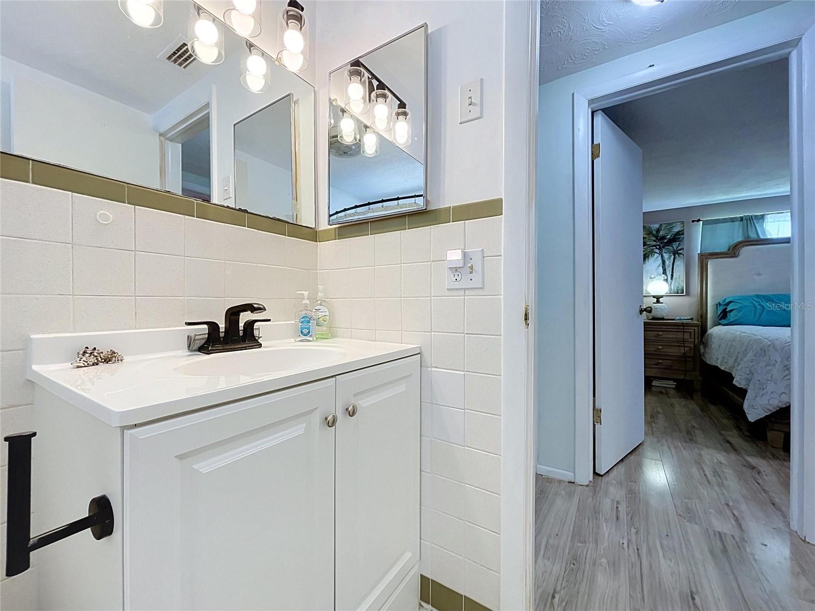 3748 REDWOOD DR — photo 17