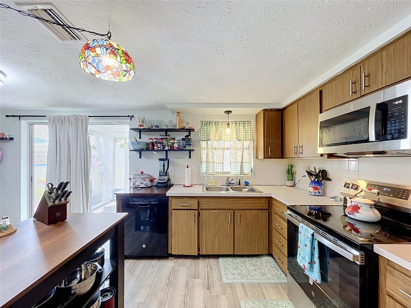 3748 REDWOOD DR — photo 11
