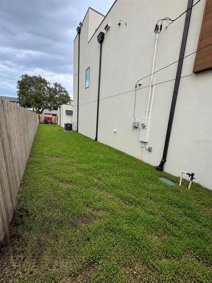 412 W AMELIA AVE #1 — photo 32