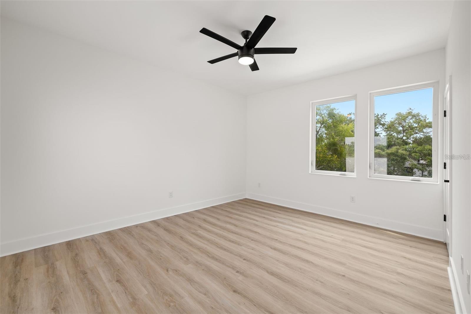 412 W AMELIA AVE #1 — photo 25