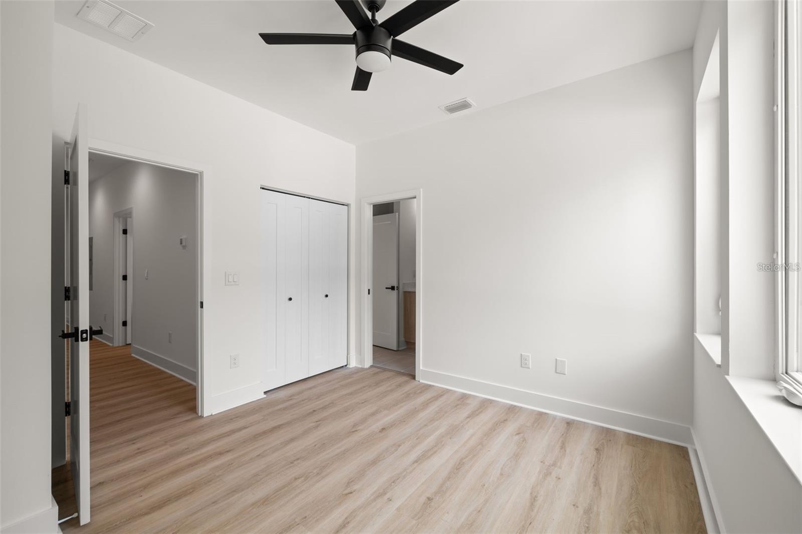412 W AMELIA AVE #1 — photo 21