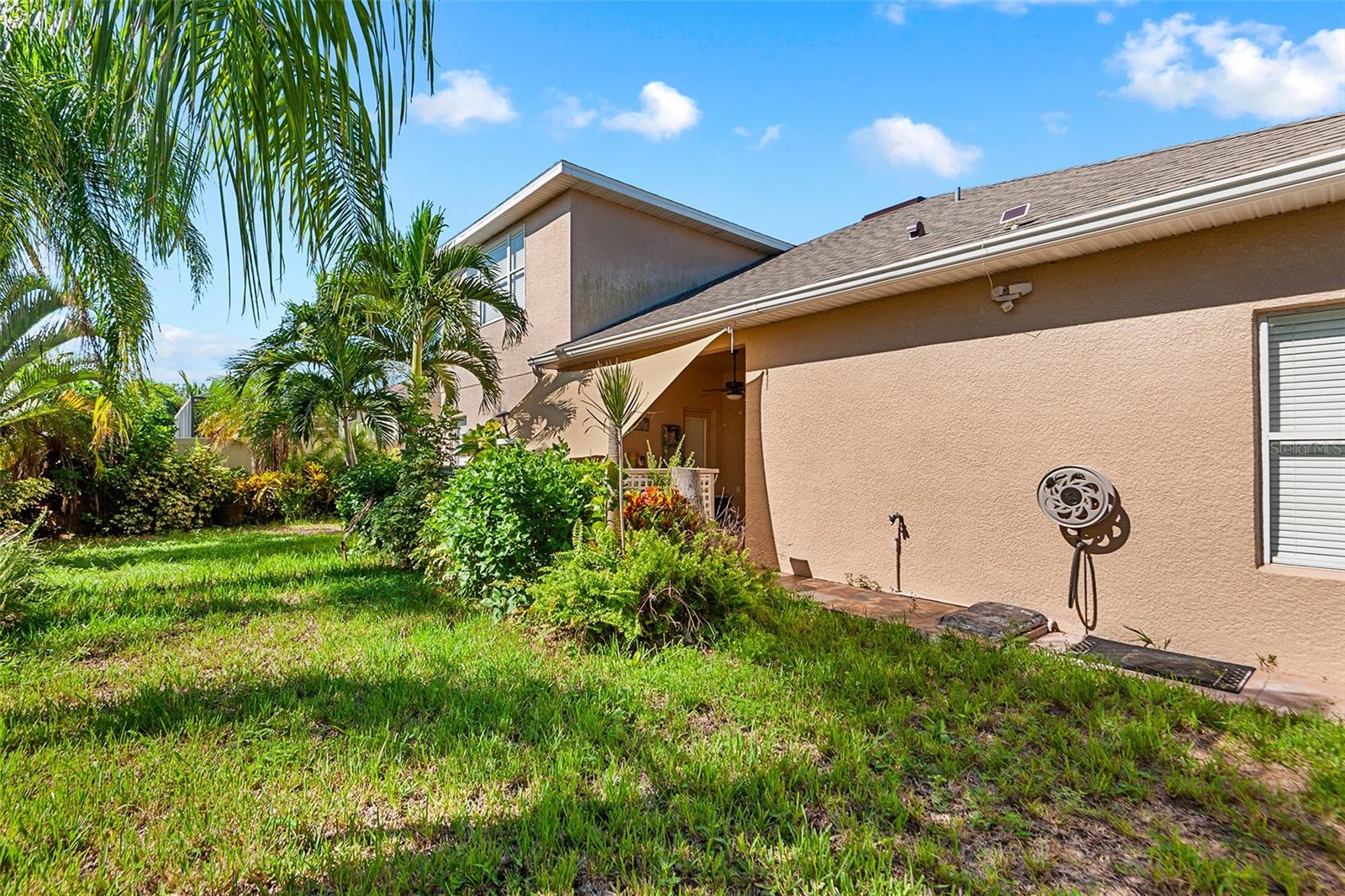 443 YORK DALE DR — photo 31