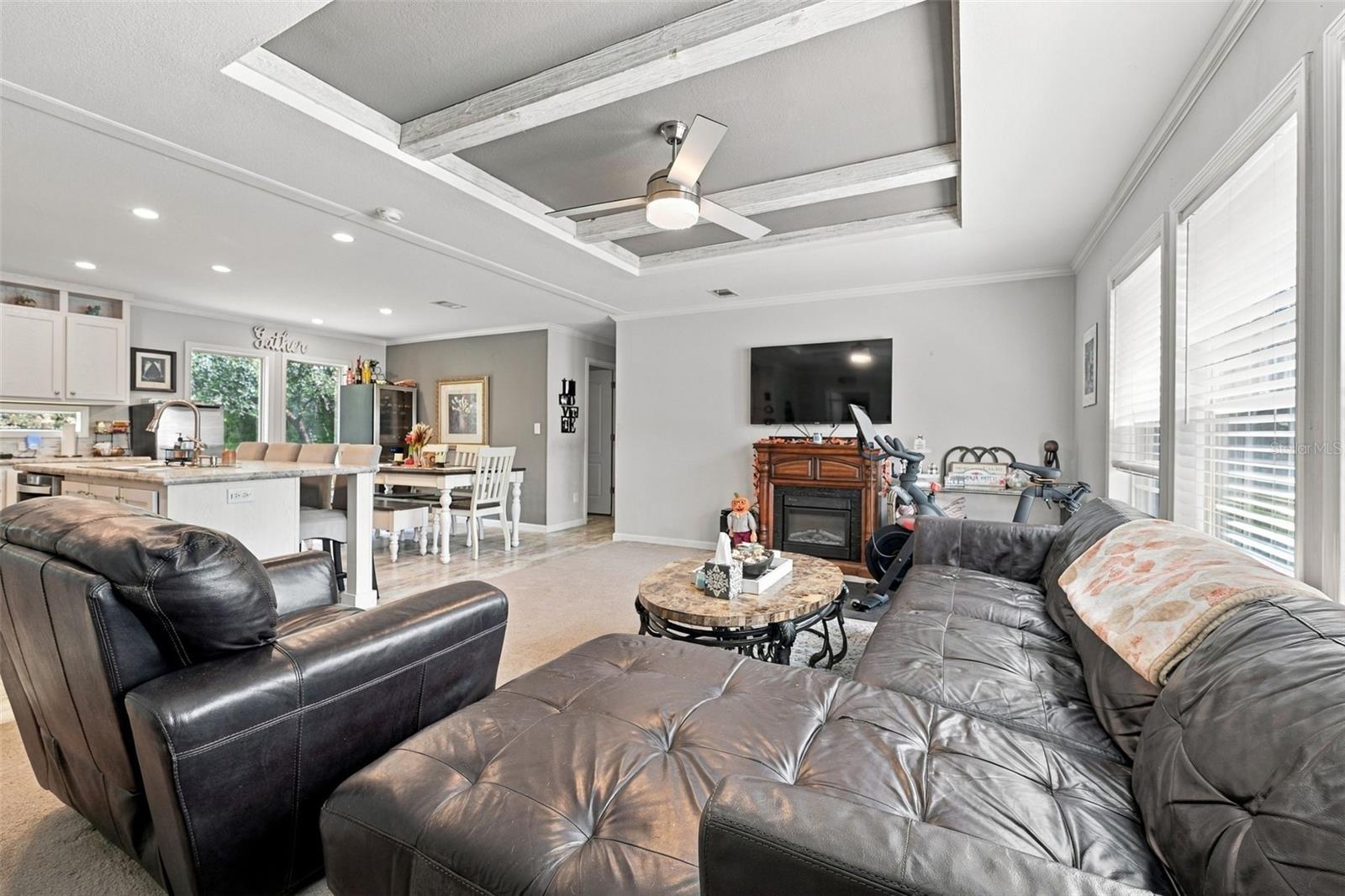 15247 LOMA AVE — photo 3