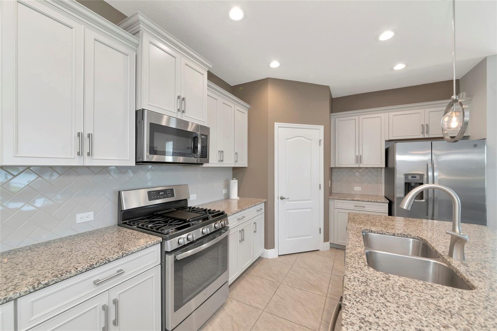 4715 CANOE CREEK AVE — photo 23