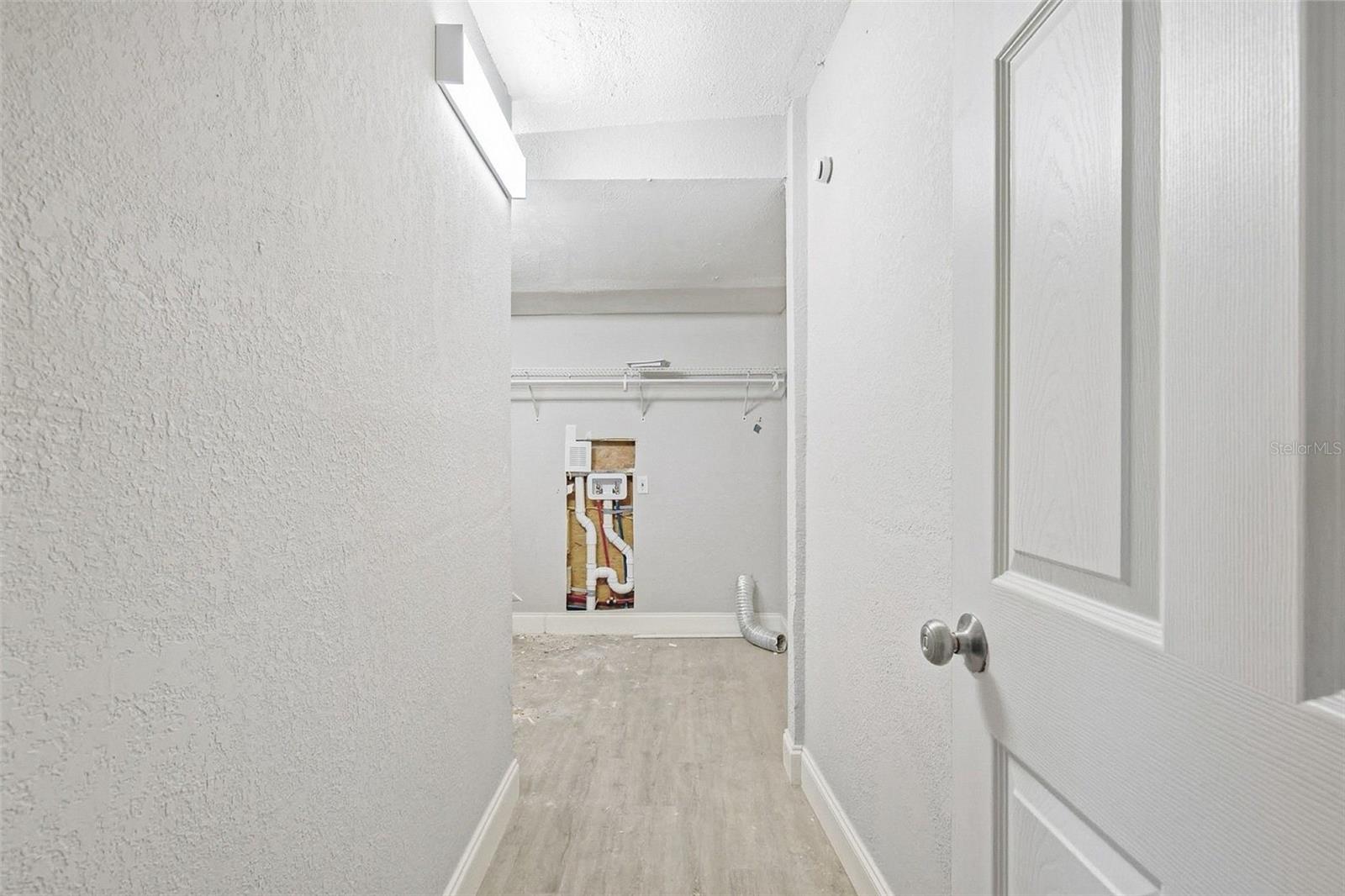 6804 N WILLOW AVE — photo 2