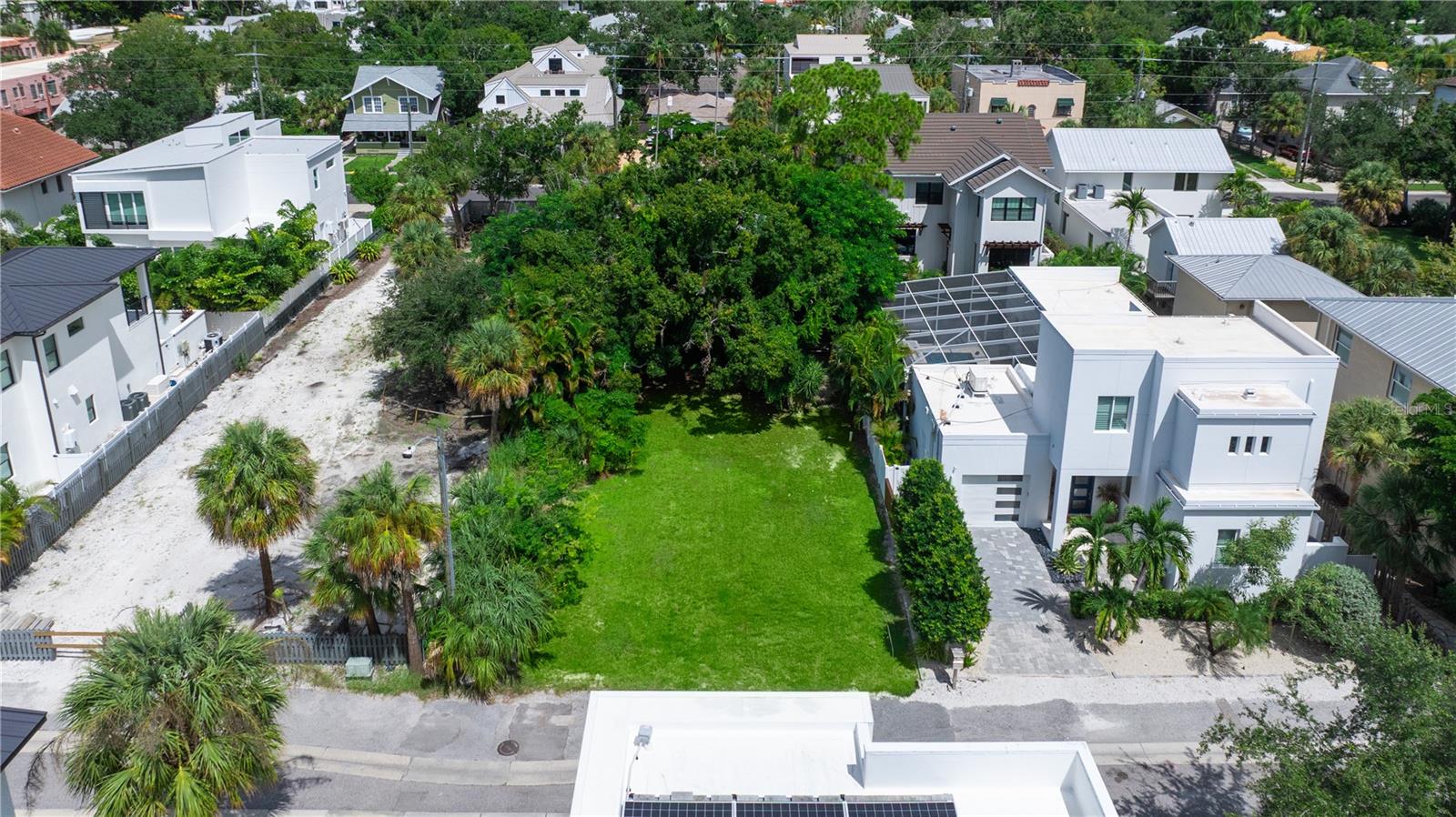1677 DEVONSHIRE LN — photo 4