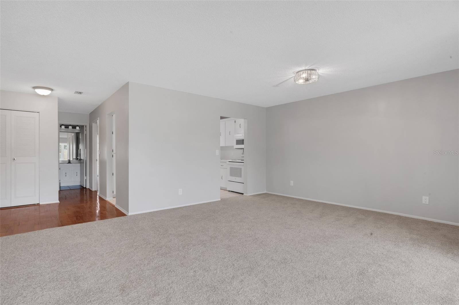 223 BUTTONWOOD CIR #223 — photo 14