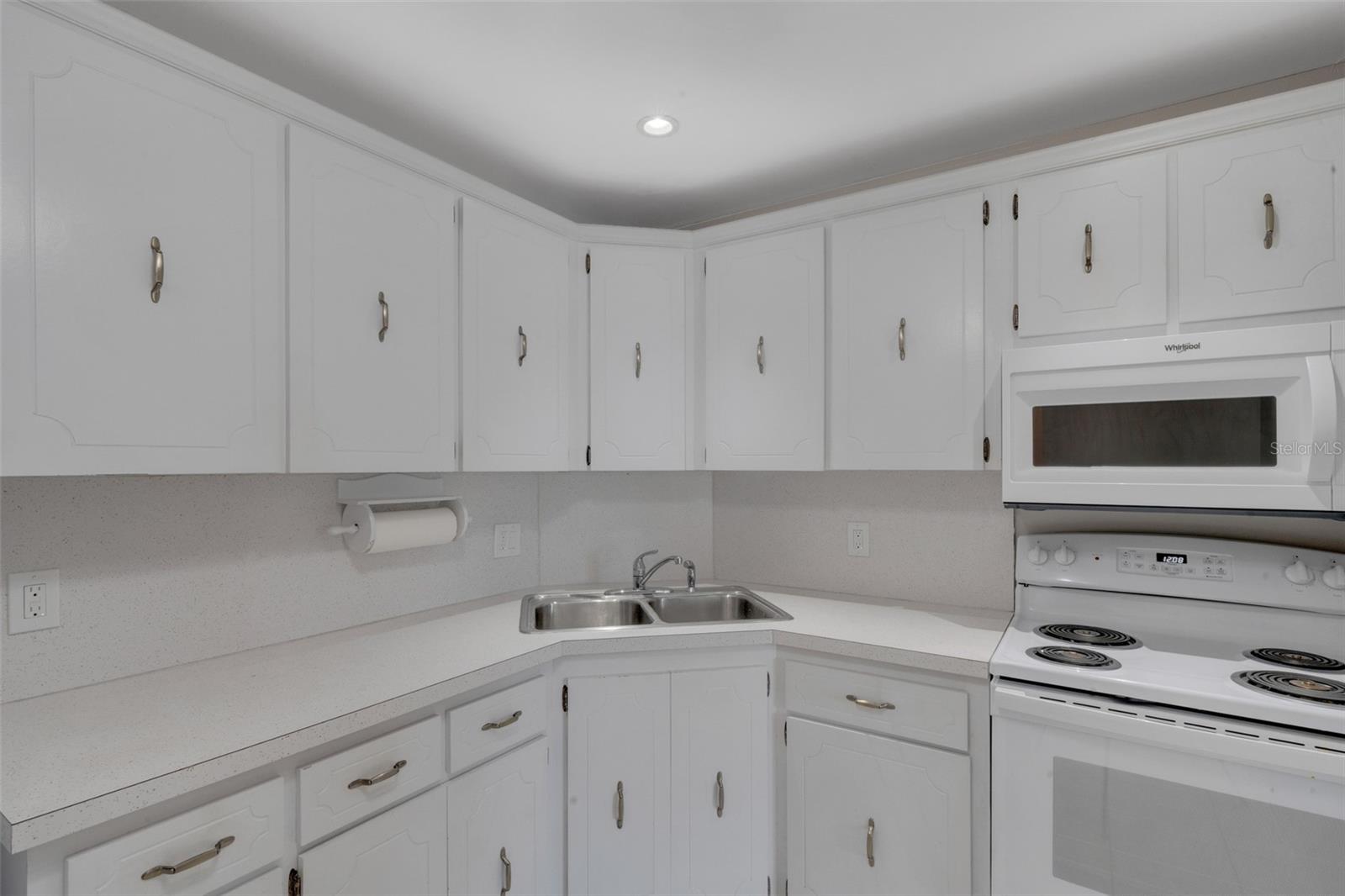 223 BUTTONWOOD CIR #223 — photo 16