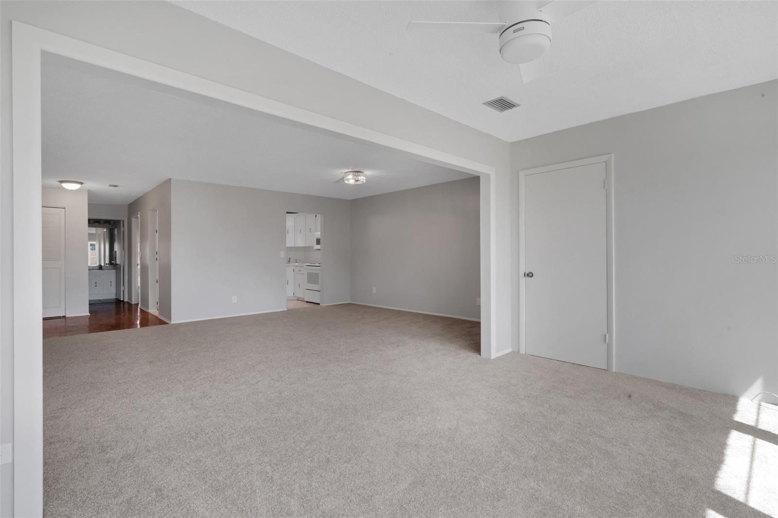 223 BUTTONWOOD CIR #223 — photo 12