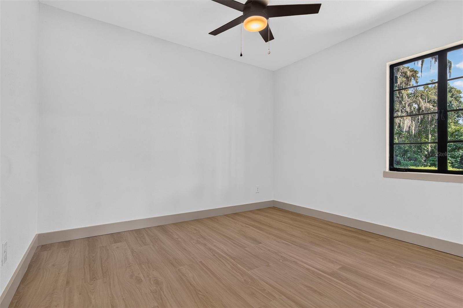 209 S SAINT CLOUD AVE — photo 31