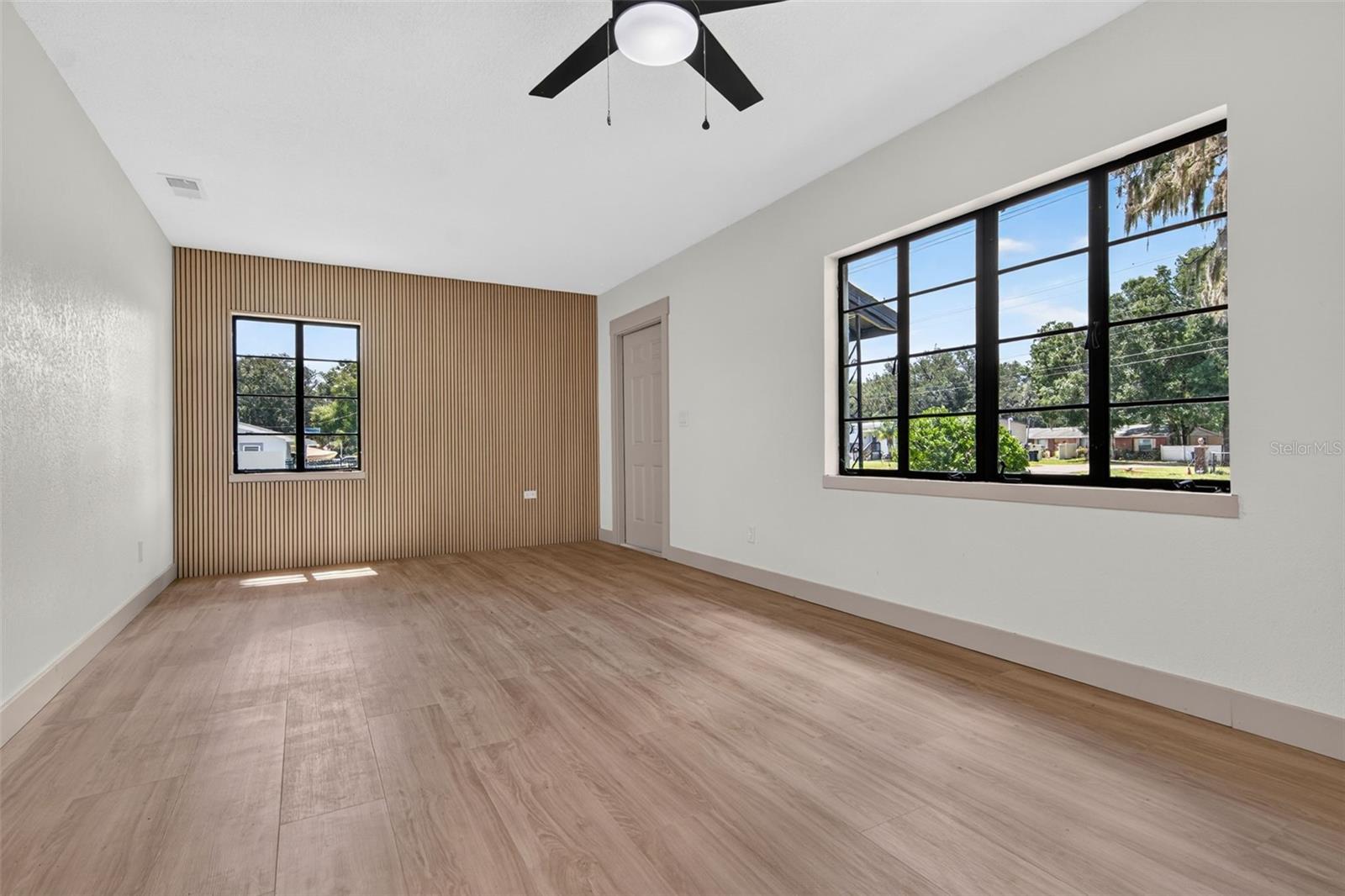 209 S SAINT CLOUD AVE — photo 7