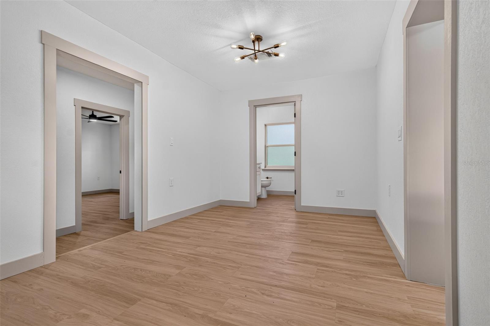 209 S SAINT CLOUD AVE — photo 24