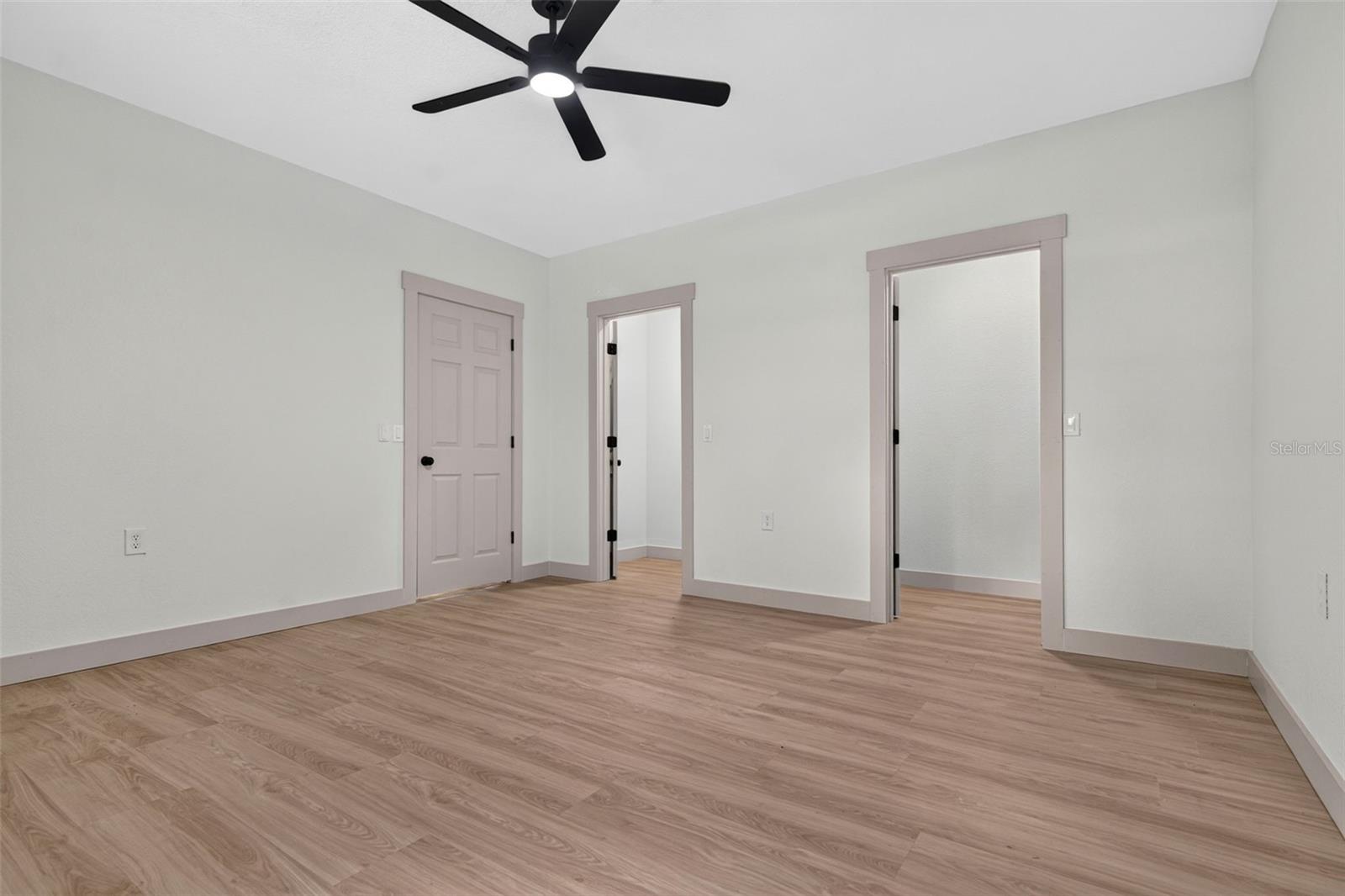 209 S SAINT CLOUD AVE — photo 30