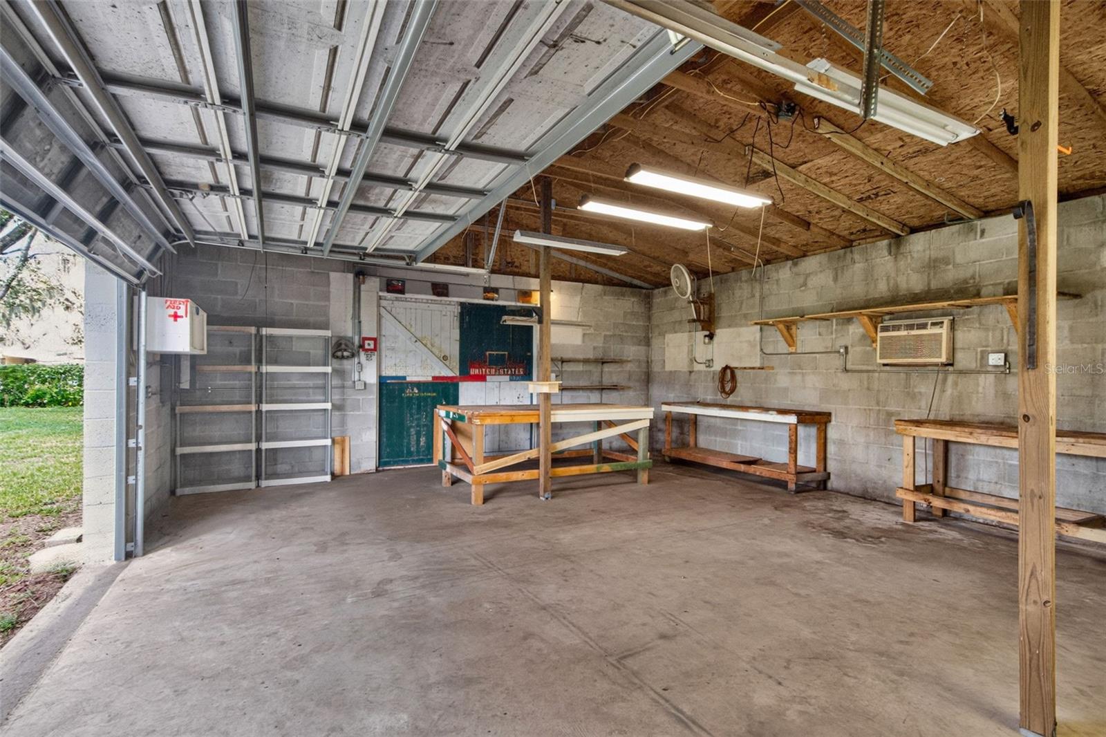 209 S SAINT CLOUD AVE — photo 4