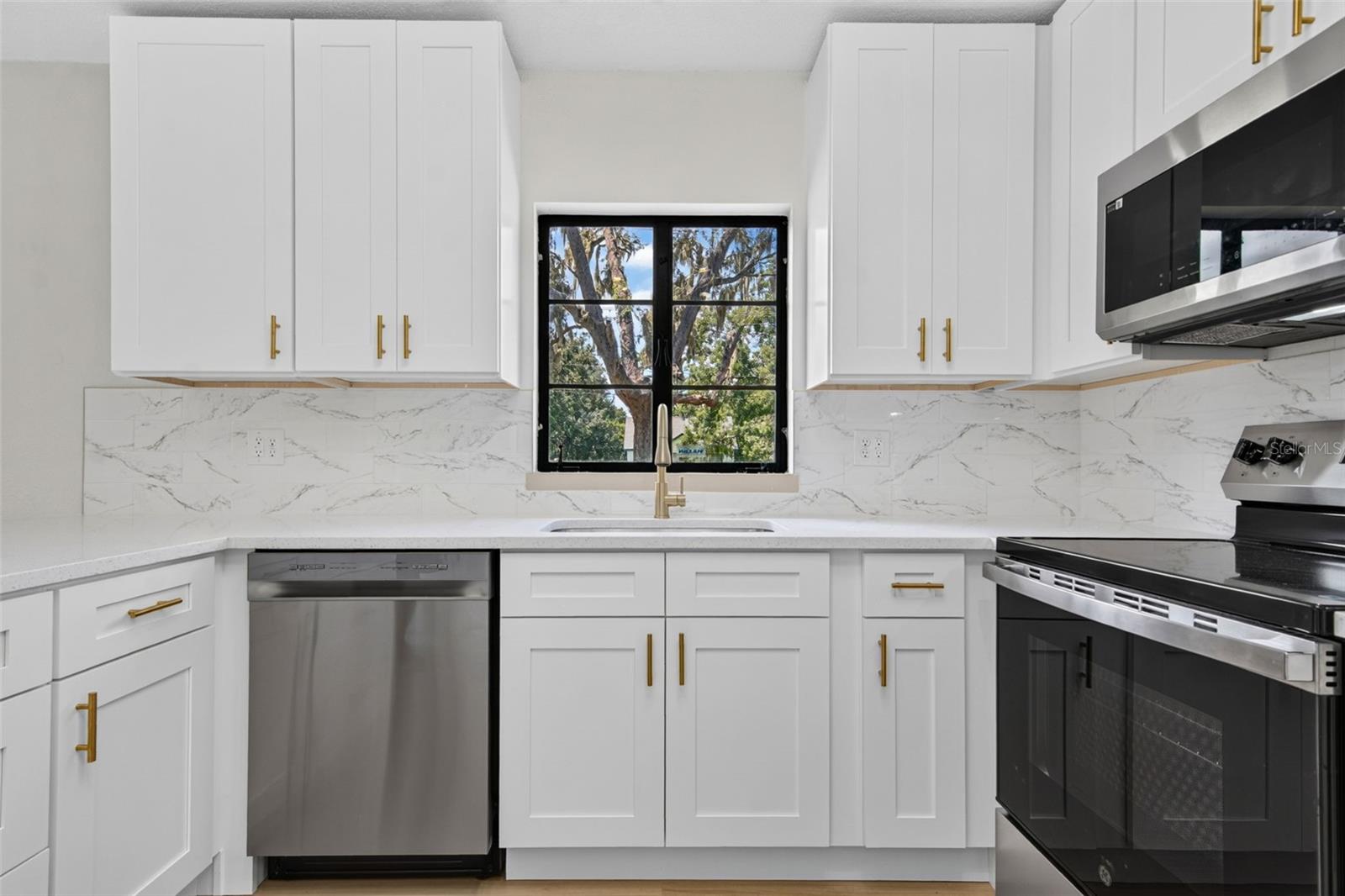 209 S SAINT CLOUD AVE — photo 15