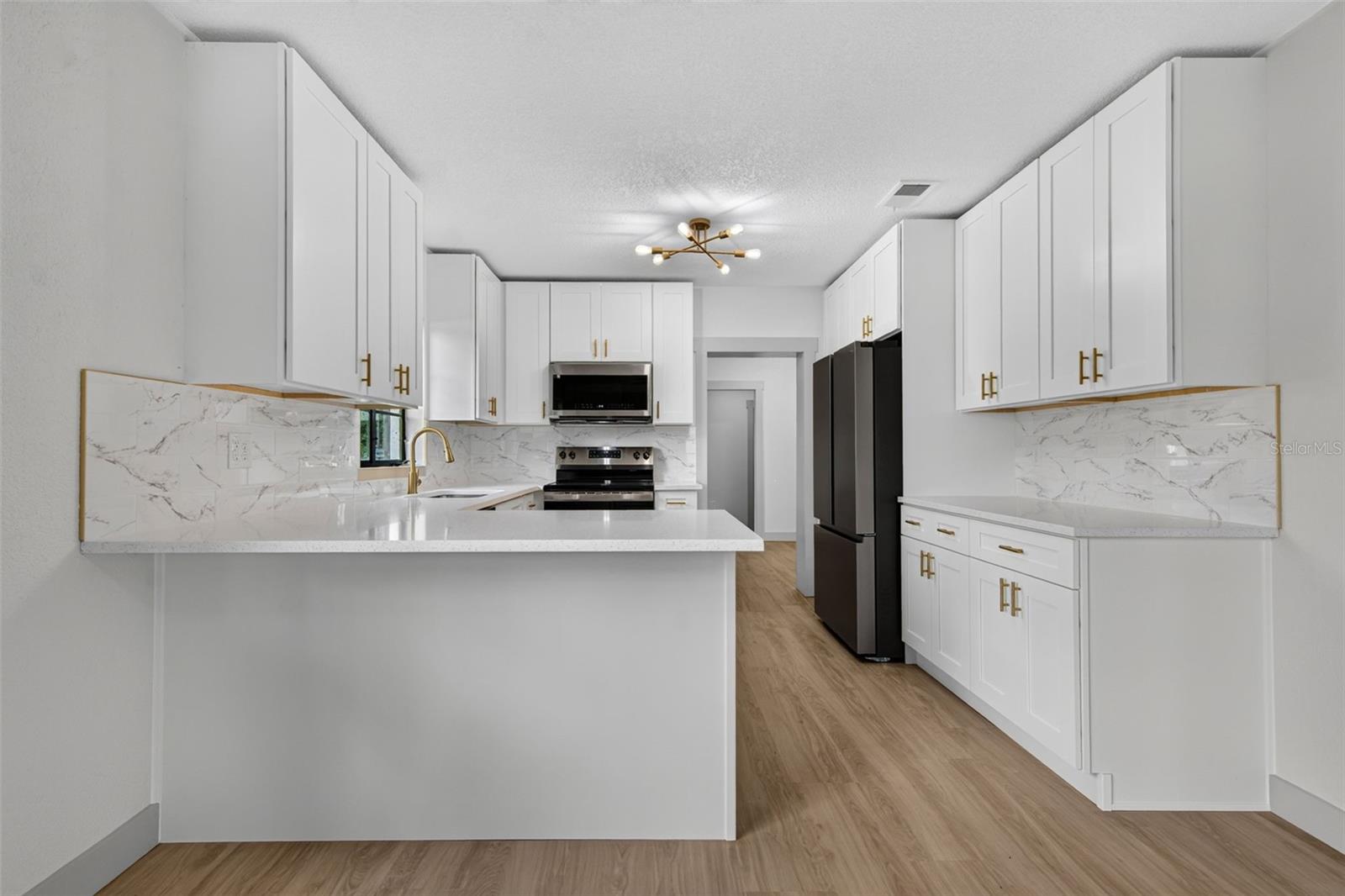 209 S SAINT CLOUD AVE — photo 12