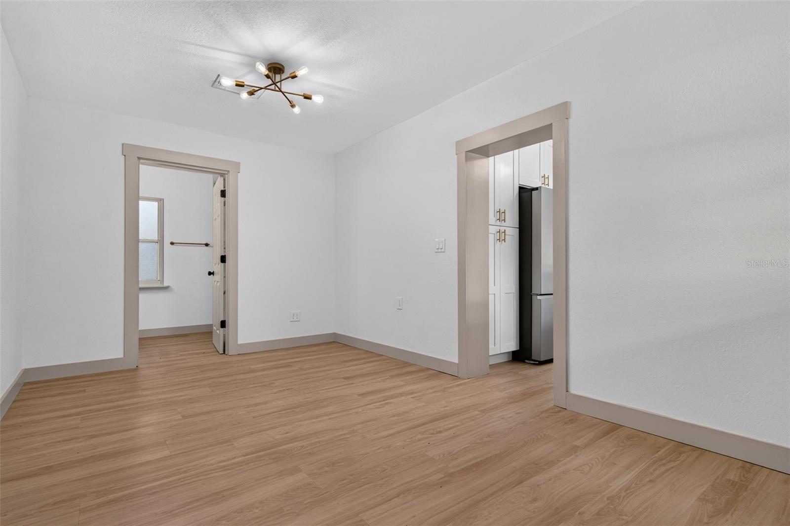 209 S SAINT CLOUD AVE — photo 21