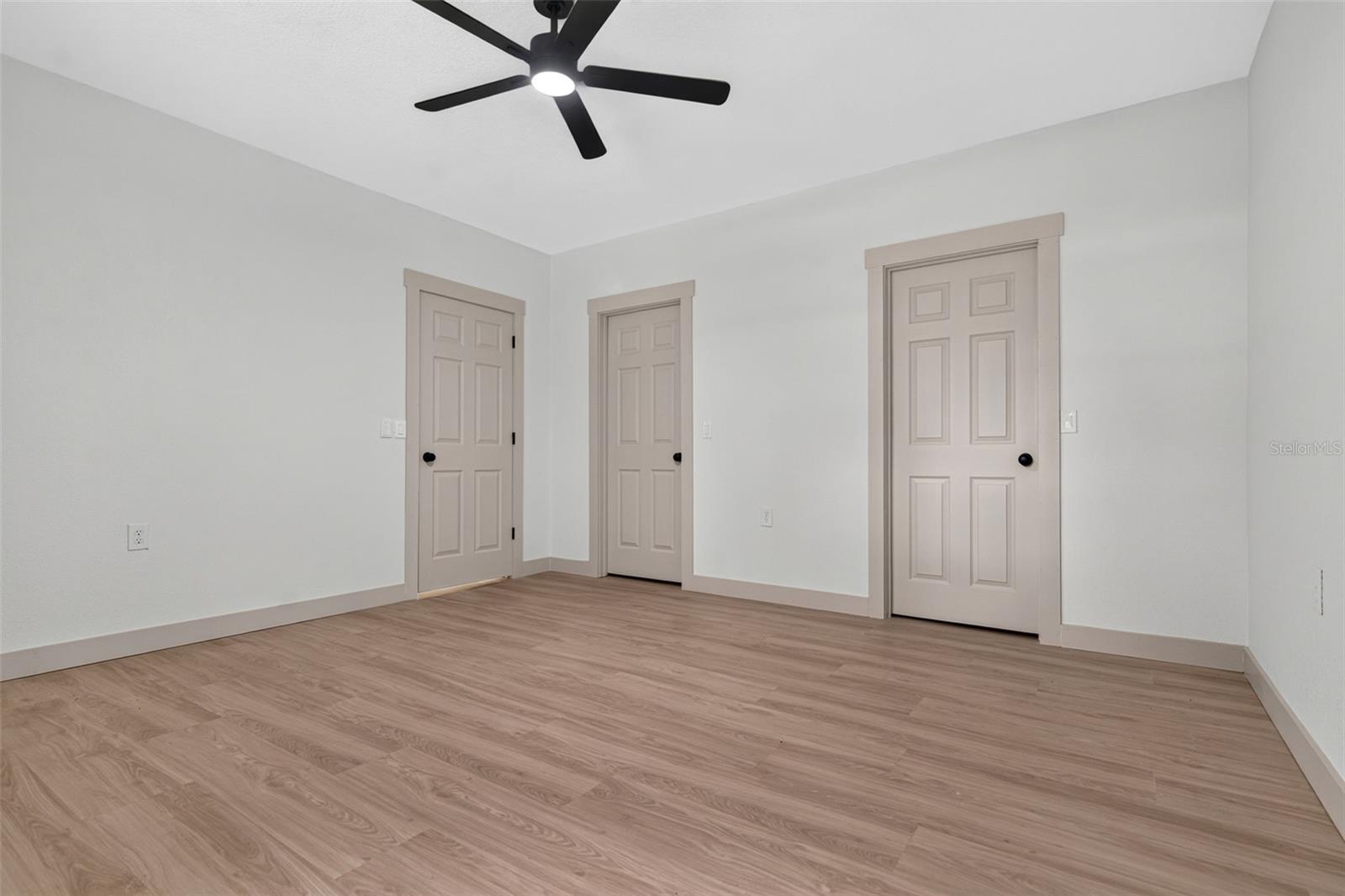 209 S SAINT CLOUD AVE — photo 29