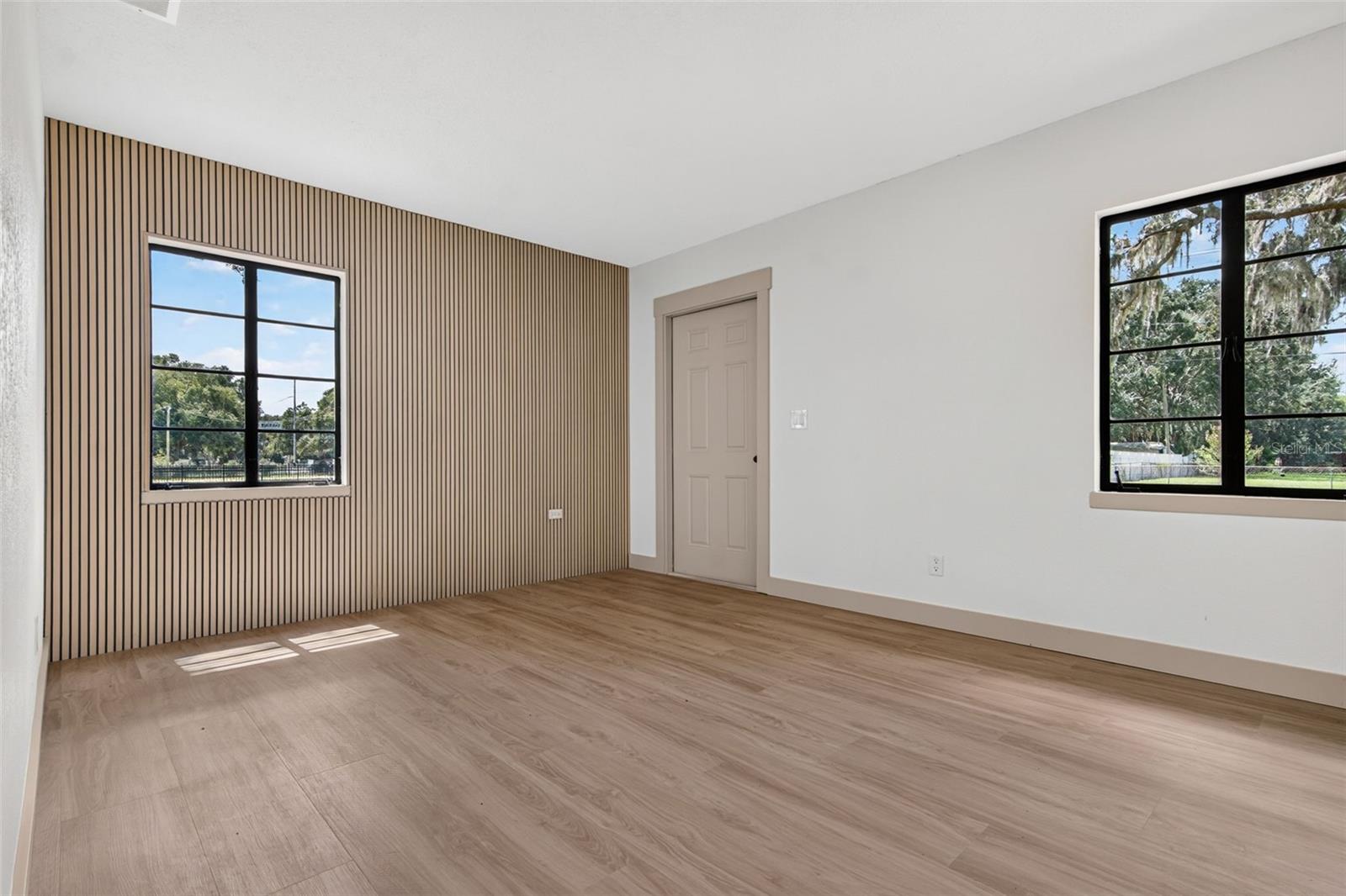 209 S SAINT CLOUD AVE — photo 8