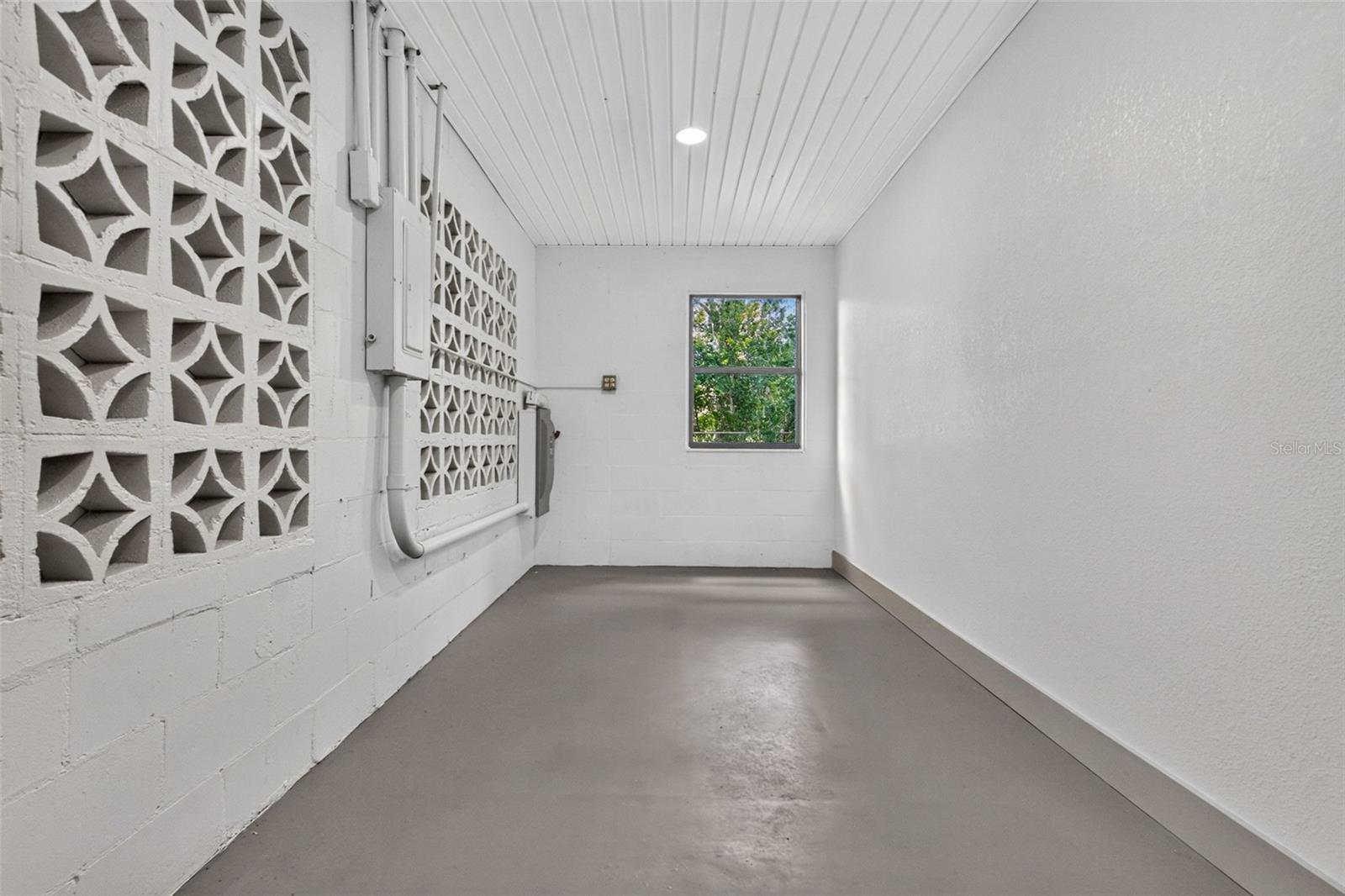 209 S SAINT CLOUD AVE — photo 37