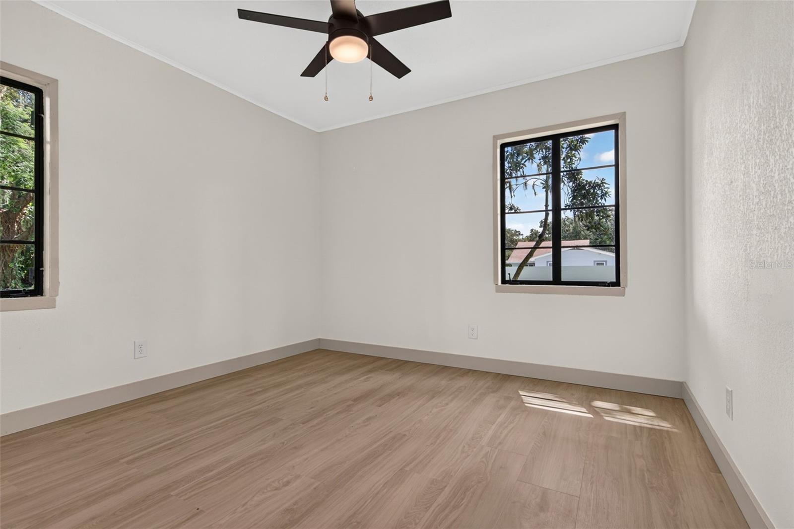 209 S SAINT CLOUD AVE — photo 35