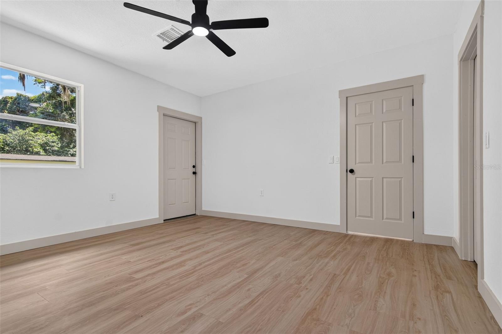 209 S SAINT CLOUD AVE — photo 28