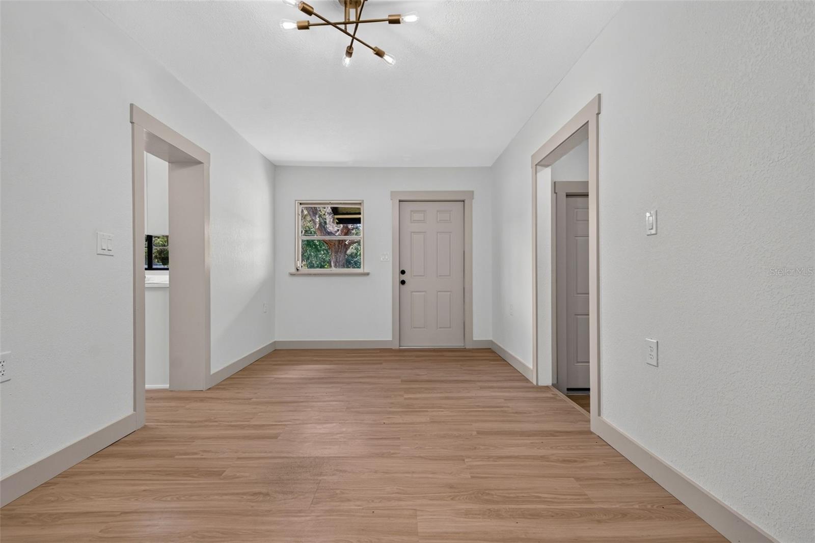 209 S SAINT CLOUD AVE — photo 22