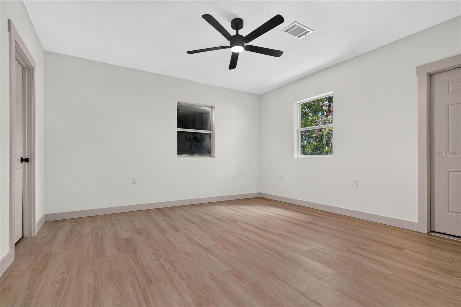 209 S SAINT CLOUD AVE — photo 27