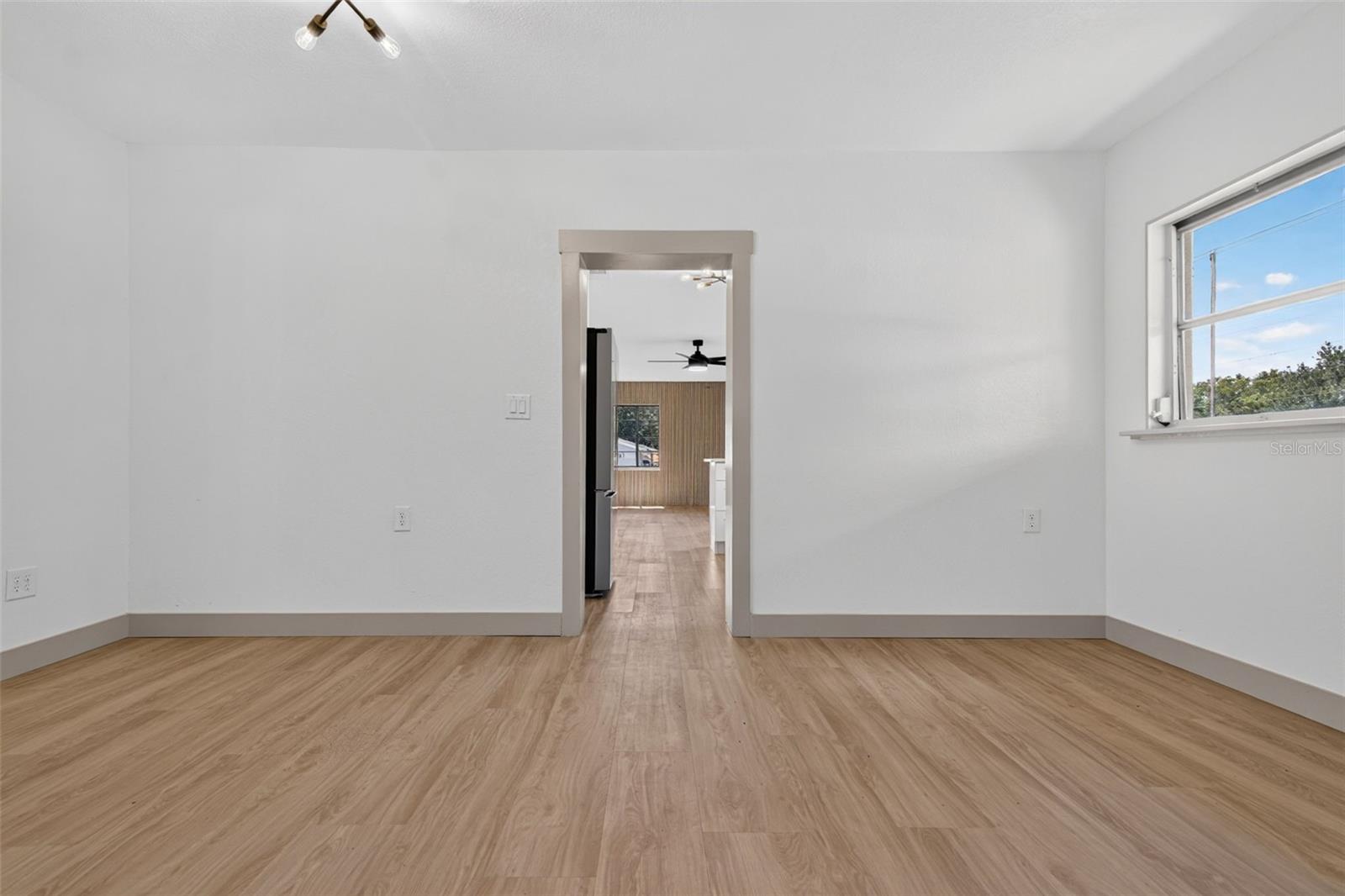 209 S SAINT CLOUD AVE — photo 20