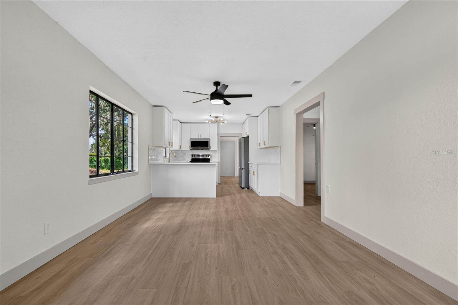 209 S SAINT CLOUD AVE — photo 10