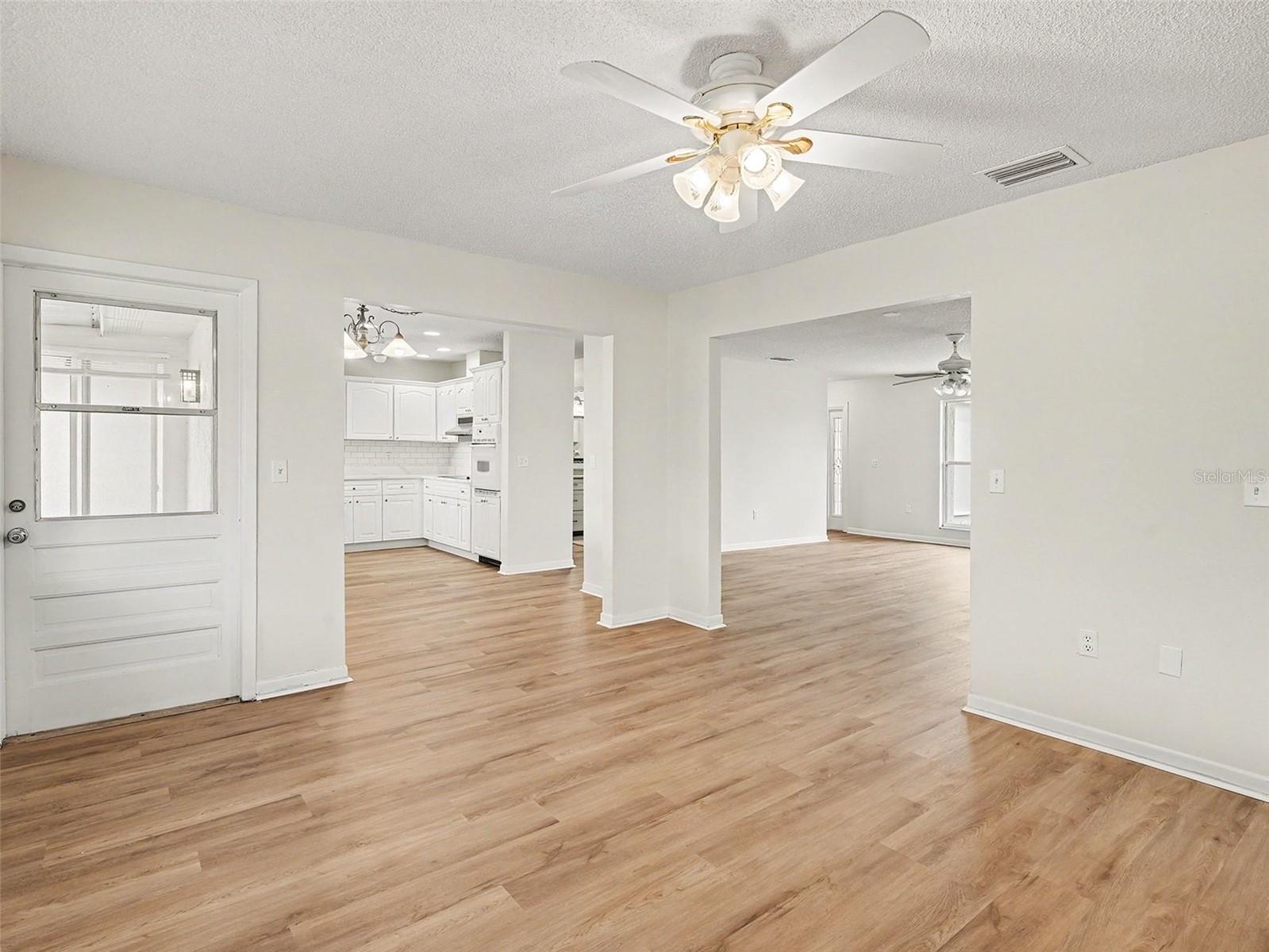 1513 NEW BEDFORD DR — photo 10