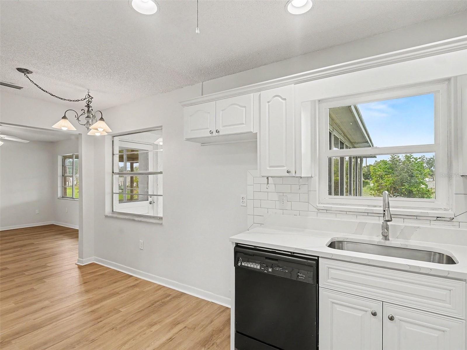 1513 NEW BEDFORD DR — photo 14