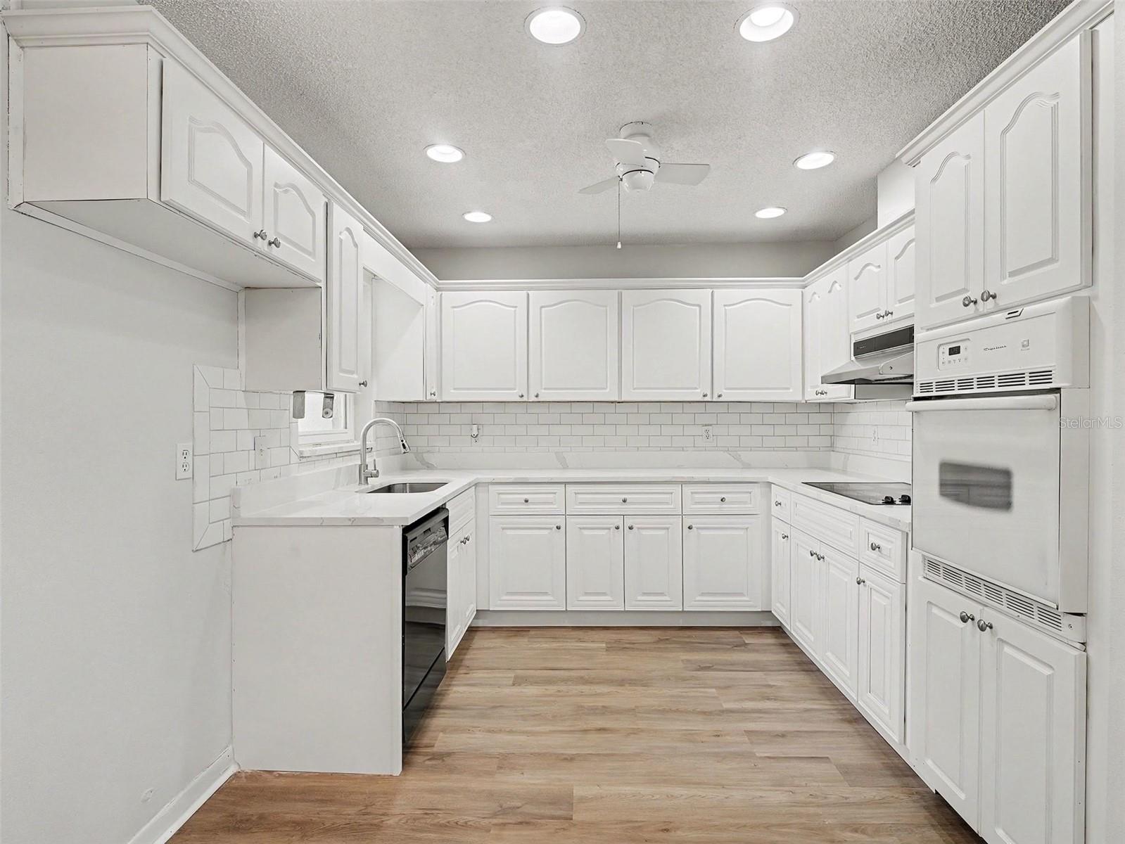 1513 NEW BEDFORD DR — photo 15