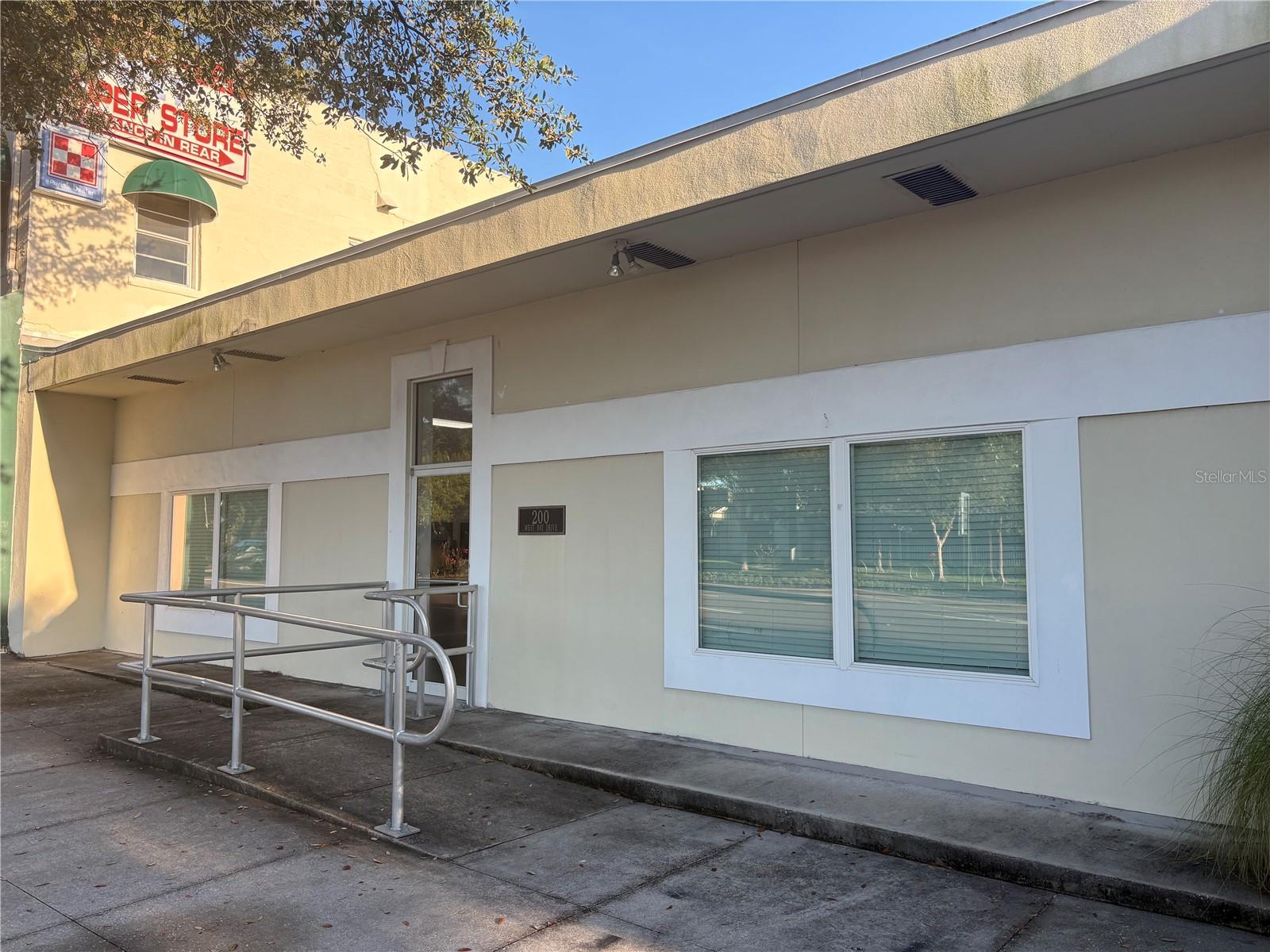 200 W BAY DR — photo 2