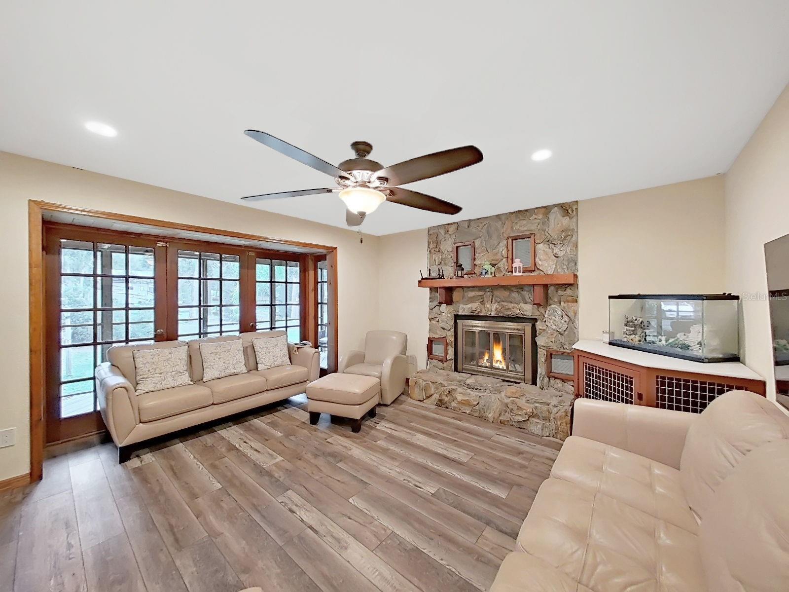 6075 COUNTRY CLUB RD — photo 22