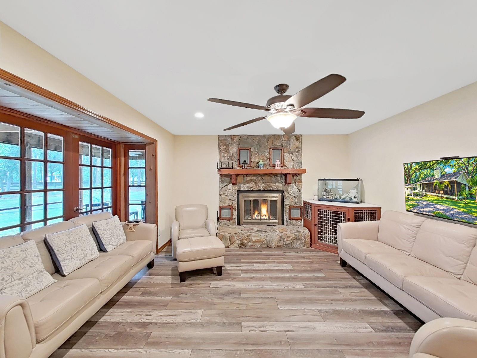 6075 COUNTRY CLUB RD — photo 23