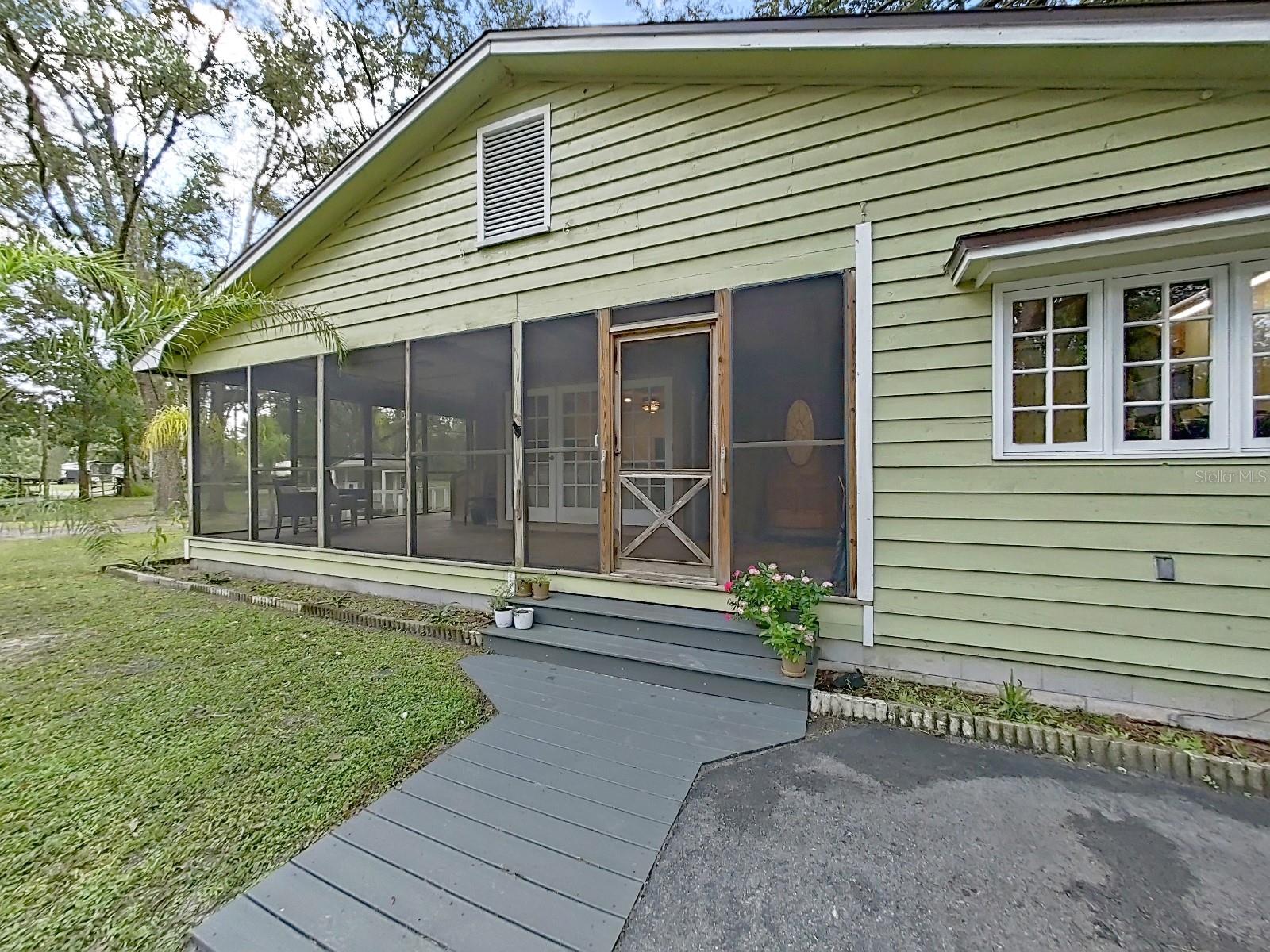 6075 COUNTRY CLUB RD — photo 14