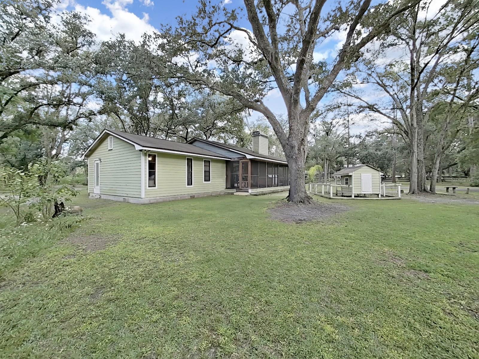 6075 COUNTRY CLUB RD — photo 11