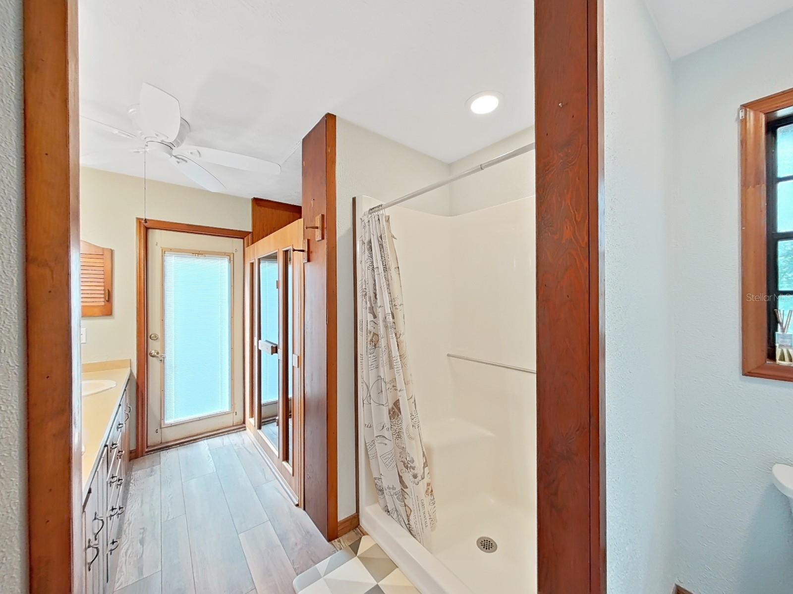 6075 COUNTRY CLUB RD — photo 42