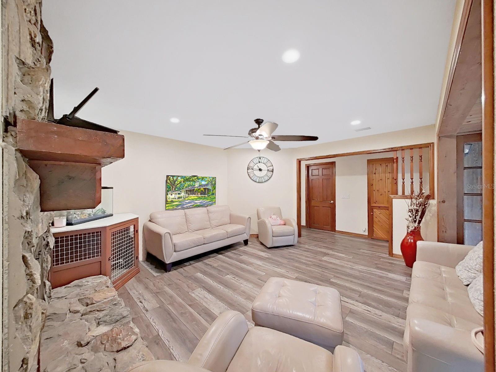 6075 COUNTRY CLUB RD — photo 24