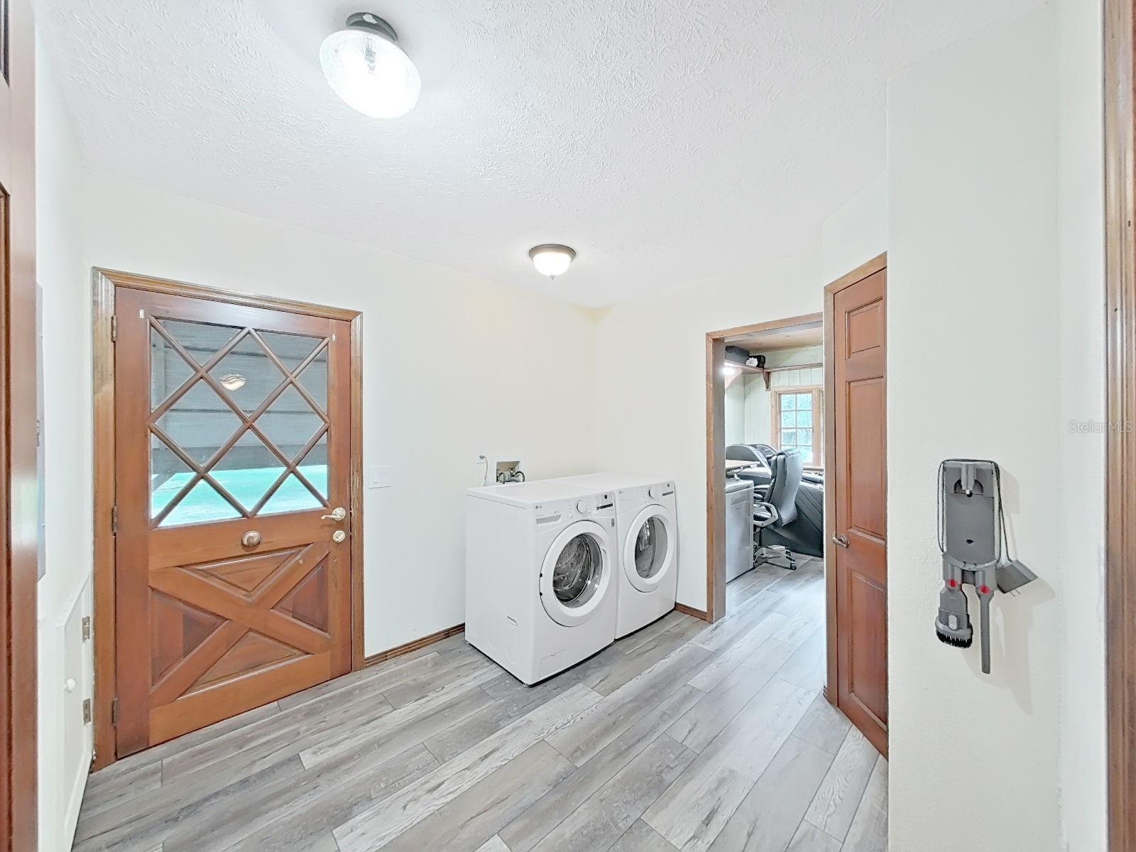 6075 COUNTRY CLUB RD — photo 19