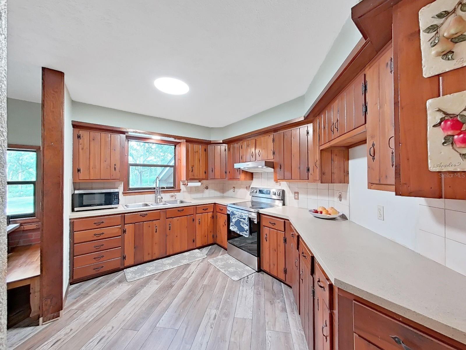 6075 COUNTRY CLUB RD — photo 31