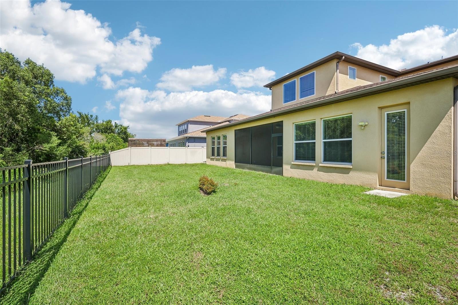 2589 GWYNHURST BLVD — photo 32