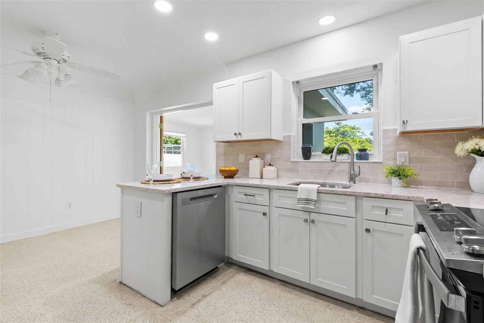 1653 S EVERGREEN AVE — photo 12