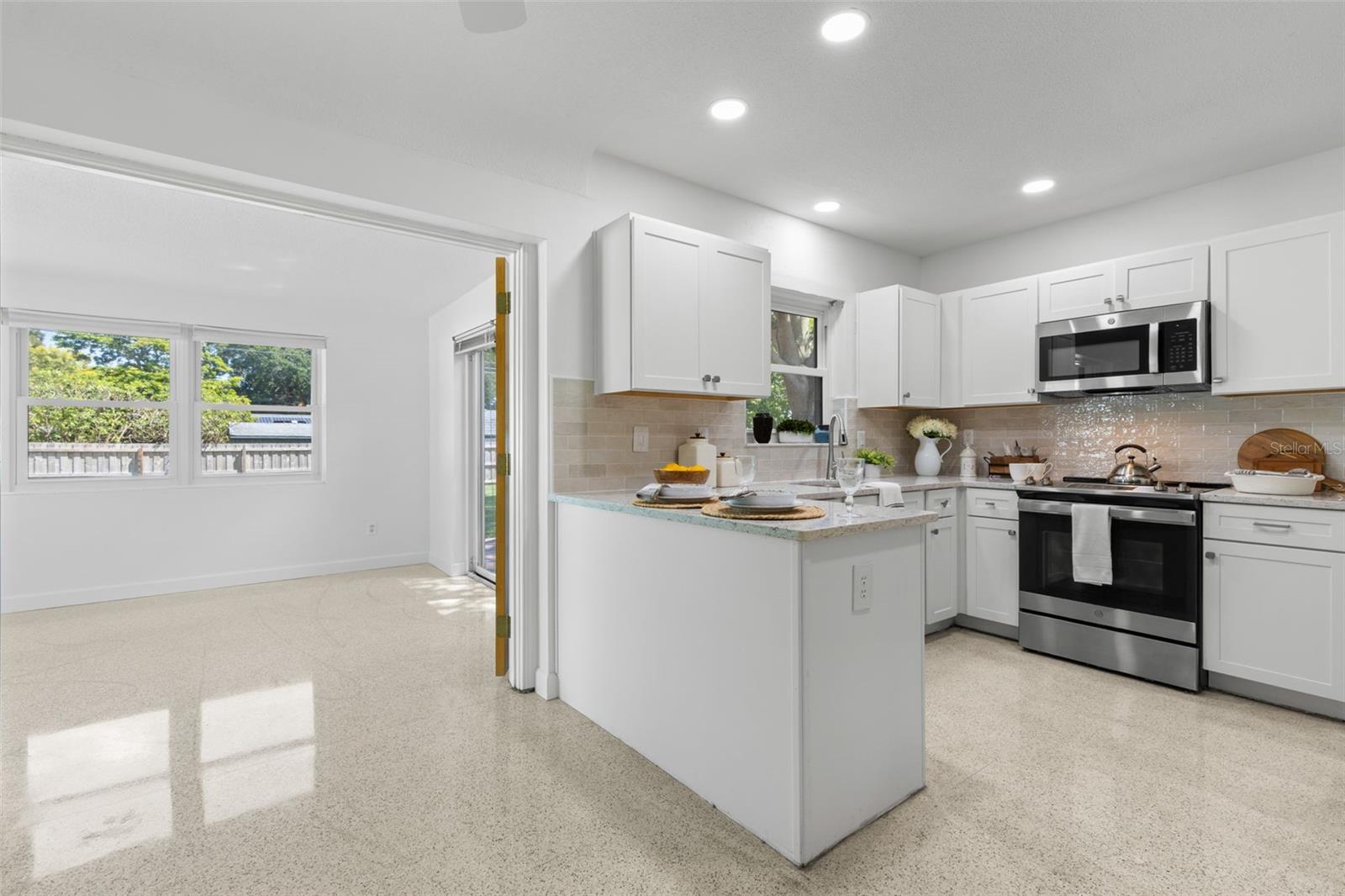 1653 S EVERGREEN AVE — photo 10