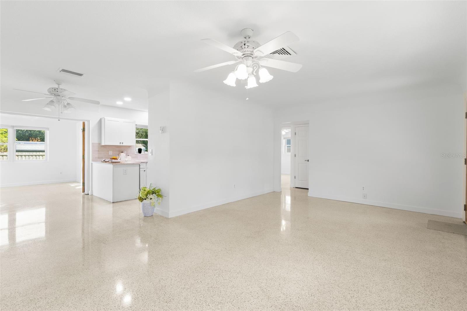 1653 S EVERGREEN AVE — photo 9