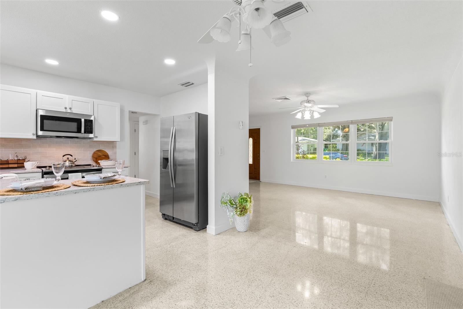 1653 S EVERGREEN AVE — photo 15