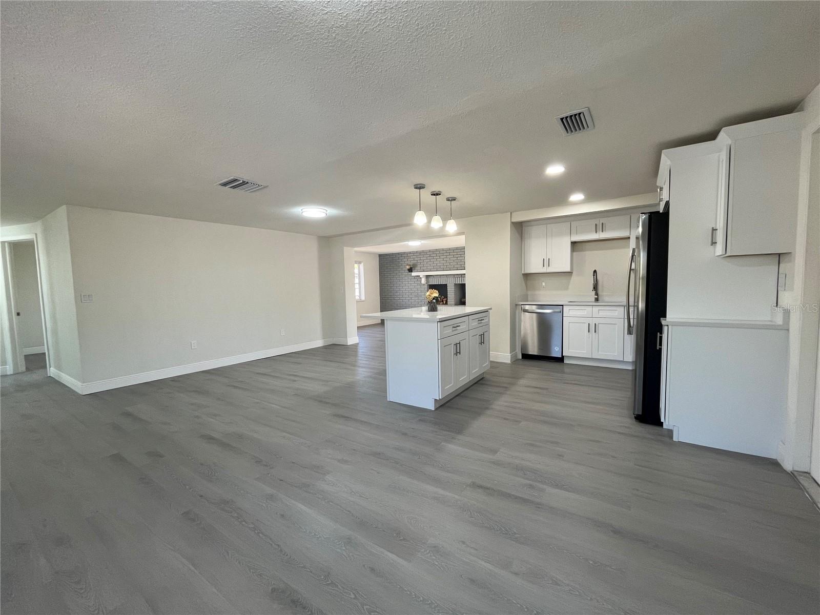 3314 COLUMBUS DR — photo 5