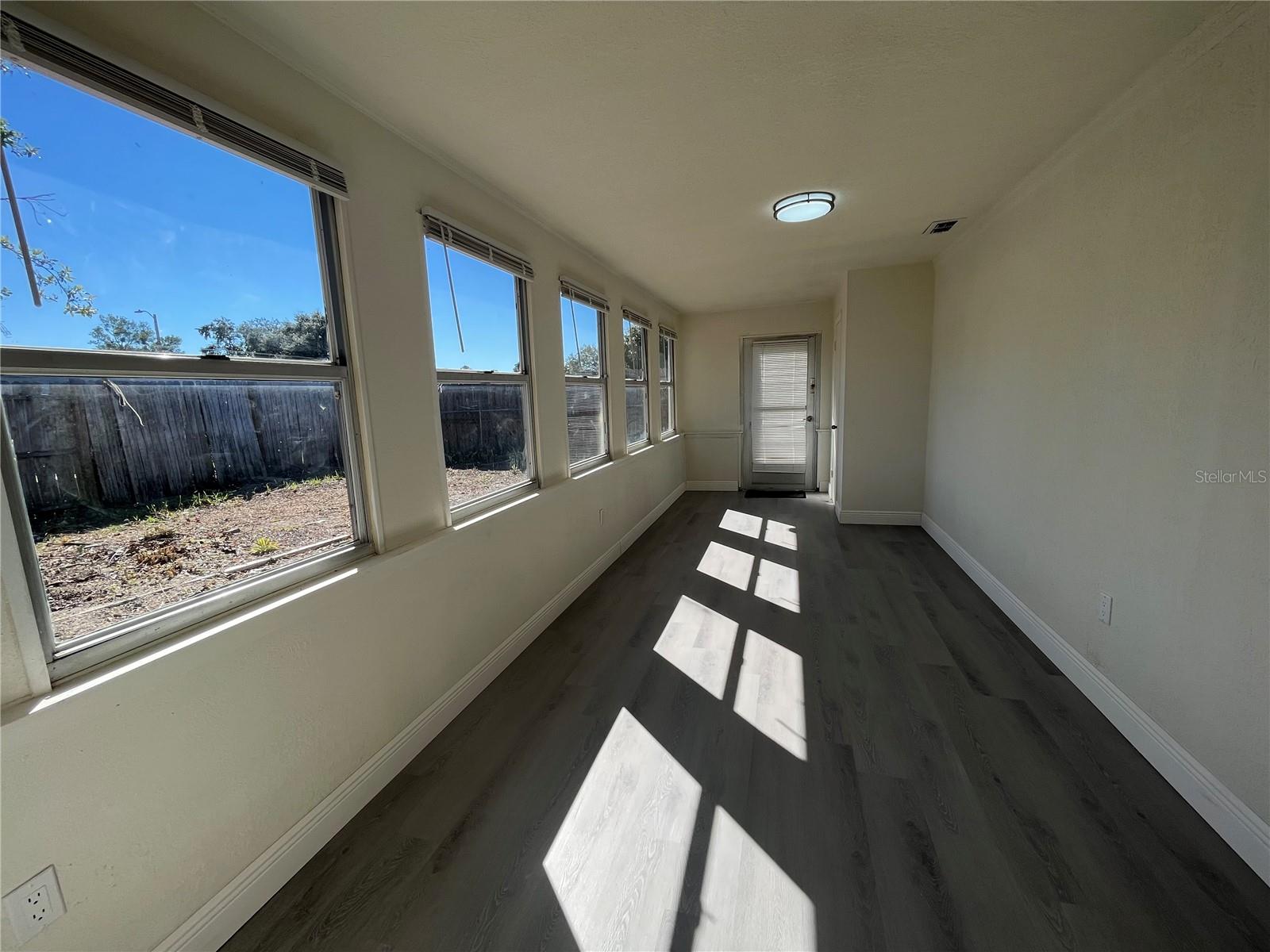 3314 COLUMBUS DR — photo 9